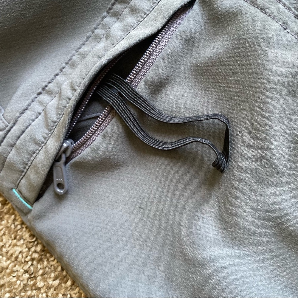 Athleta Clearwater Boardshorts, Size 6 - Picture 3 of 7